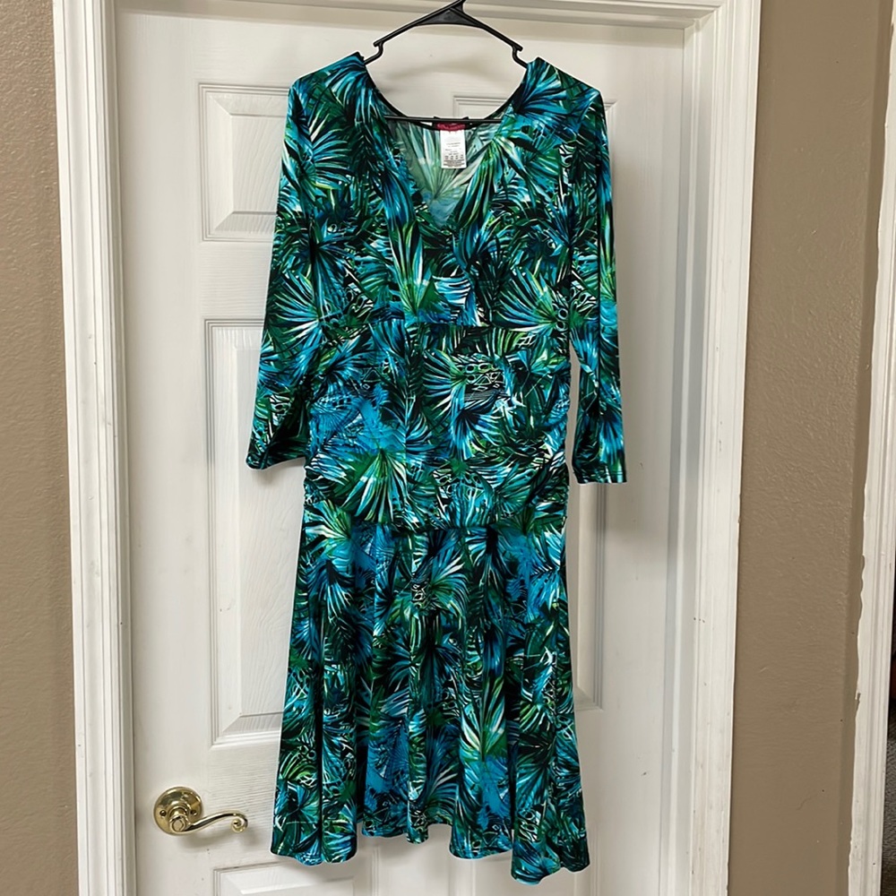NWT spandex and polyester vacation dress with scrunched up sides